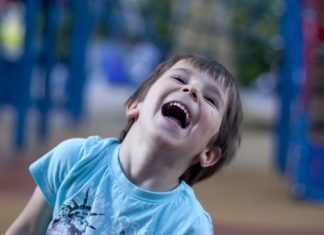 Le rire « provoqué » a davantage de bénéfices sur la santé que le rire spontané rire-rigolotherapie-sante